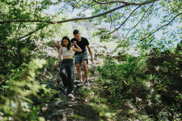 Obraz premium A couple enjoys a sunny day hiking through a picturesque forest, surrounded by scenic greenery, capturing togetherness and adventure.