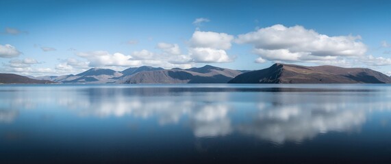 Obraz premium lake and mountains in the morning