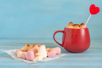 Mug with roasted marshmallows for Valentine's Day.
