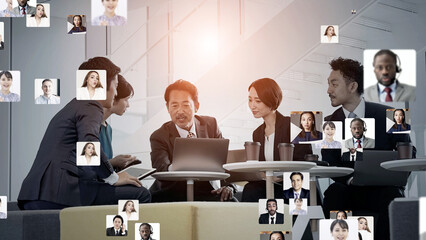 会議するビジネスパーソンのグループと多国籍の人々とのコミュニケーションイメージ