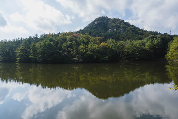深山公園、自然豊かな日本の山の風景、岡山、日本