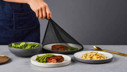 netting tool for covering food