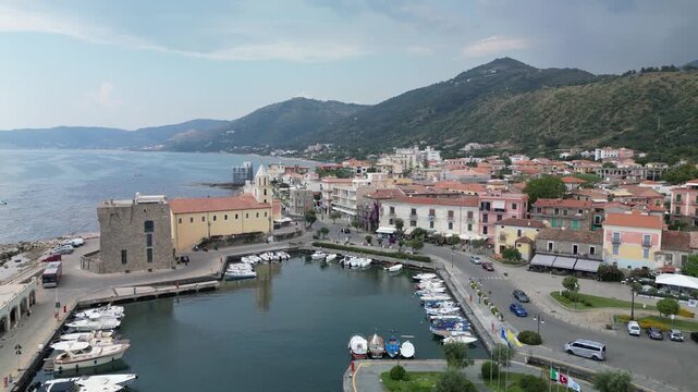 drone, vista su Acciaroli, Salerno, Italia