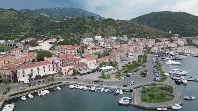 drone, vista su Acciaroli, Salerno, Italia