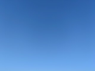 雲ひとつない青空
