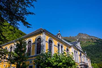 Dans les rues de la station thermale de Cauterets dans les Pyrénées en France