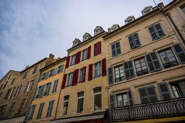 Dans les rues de Pau dans les Pyrénées-Atlantiques en France