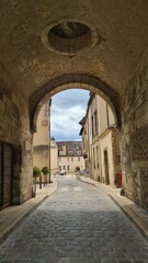 Fototapeta premium La porte vers la vieille ville d'Avallon (Bourgogne, France)