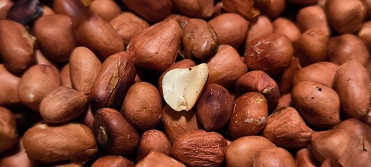 Roasted peanuts fo the background
