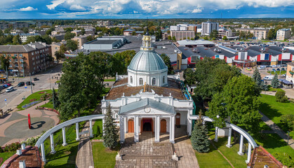 Aerial view of the St. Peter in Chains roman catholic church in Downtown Daugavpils, Latvia - Domed church enclosed by a symmetrical colonnades © Alexandre ROSA