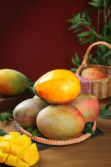 Fresh Mangoes from Panzhihua Orchard China - Green-Skinned and Orange Tropical Fruit Display