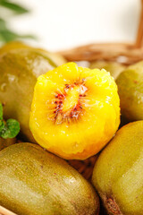 Fresh Hongyang Red Kiwi Fruit Golden Flesh Cross Section Meishan Imported Exotic Tropical Fruit
