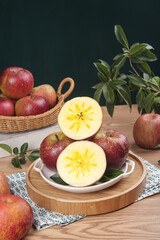 Fresh Zhaotong Ugly Apples from Daliangshan with Star Pattern Core on Wooden Board