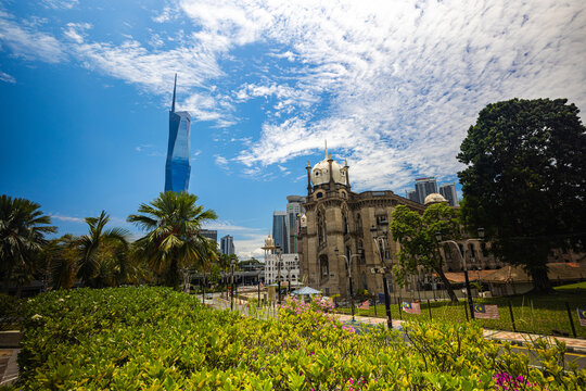 Kuala Lumpur, Malaysia &ndash; 16 September 2025: Merdeka 118 soars behind palm trees from national mosque park under a bright blue sky, Second tallest building of the world among tropical greenery. 