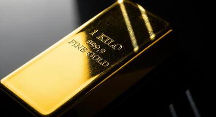 Single Fine Gold Bar Close Up with Engraved Weight