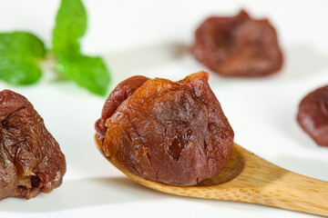 Dried Lychee Fruit Cinnamon Flavored Fujian Nuya Style with Fresh Mint