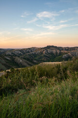 Obraz premium Tramonto sui calanchi del territorio di Brisighella, provincia di Ravenna, Emilia Romagna