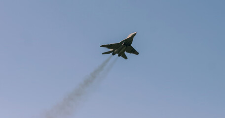 Military exercises showcase advanced aircraft maneuvers over Belarus skies