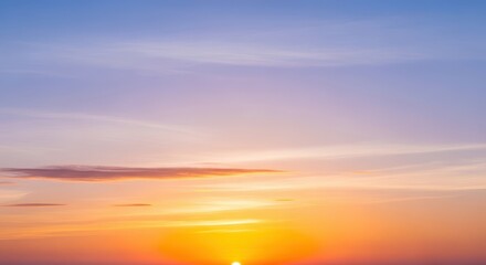 Obraz premium Beautiful sunset with sun and clouds in colorful sky