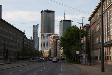 Obraz premium Warsaw city street scene: modern skyscrapers and older buildings