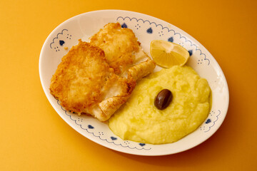 Cod with garlicky mashed potatoes - Bakaliaros skordalia