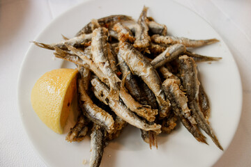 fried fish with lemon