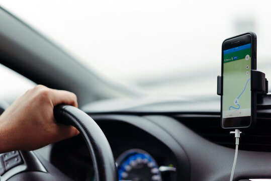 Navigating Winding Roads With Mobile Guidance