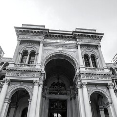 Obraz premium Low-angle view of ornate, classical archway