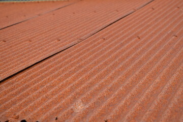 錆びた波トタンの屋根