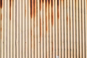 錆びた波トタンの屋根