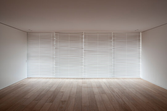 Fototapeta blinds in empty room