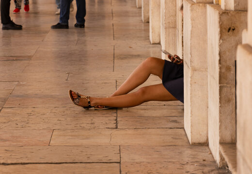 Relaxing moment in the arches of Lisbon downtown
