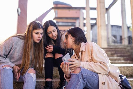 Teen friends using smartphone