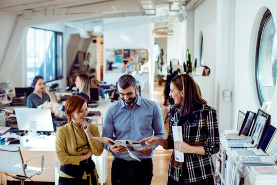 Team Collaboration in Modern Office
