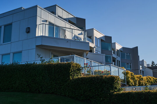 Modern Seaside Condominiums &mdash; Sidney, Vancouver Island

