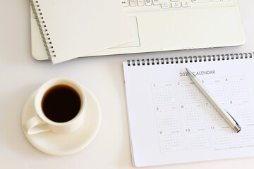 ビジネスイメージ　シフト調整　スケジュール管理　3:2