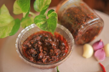 A traditional Indonesian fried chili sauce, spicy and mouth-watering. Rich in onions and chilies. Stores well in a jar.