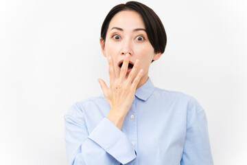 長袖シャツを着ている女性