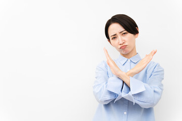 長袖シャツを着ている女性