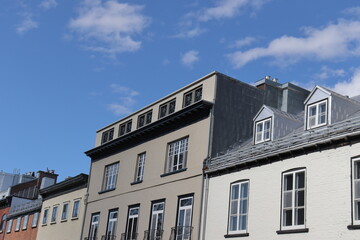 Obraz premium A view in summer of the Old Quebec in Canada with ancient architecture. Panorama of the old Quebec with ancient building. Historic buildings in Quebec city. Tourism and destination in Canada.