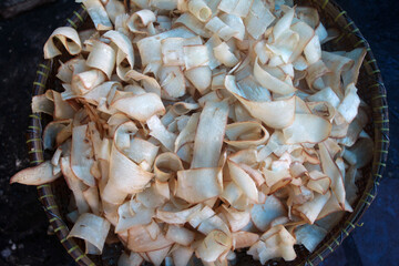 grated cassava on market