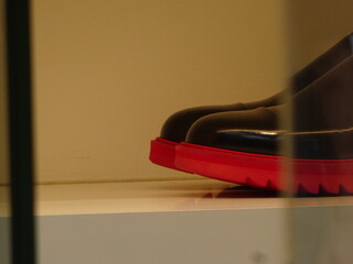 自動ドアと靴先