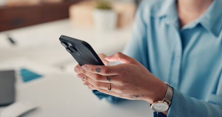 Obraz premium Hands, mobile and business woman in workplace for investment email, text message and app. Consultant, phone and check information in office for networking, financial review and notification online