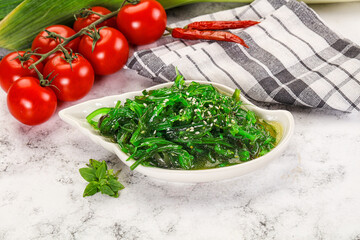 Gourmet chuka salad with sesame