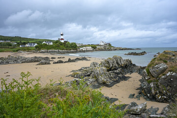 Strand mit Inishowen Lighthouse in Irland