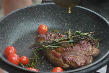
Pan-fried steak with red tomatoes and rosemary