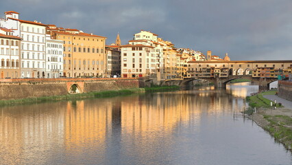 Obraz premium Sunny left bank buildings on Lungarno Torrigiani and the Ponte Vecchio-Old Bridge, all seen at dawn from the Ponte alle Grazie. Florence-Tuscany-339