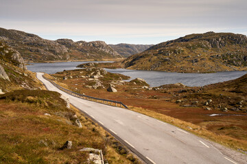  Breathtaking Landscape of Road 450 Traversing the Norwegian Highlands Near Suleskard, Showcasing Stunning Mountain Peaks and Vibrant Green Valleys