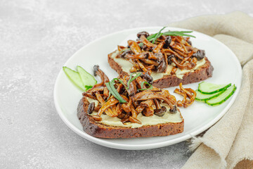 Healthy plant-based open sandwiches with sautéed Shimeji mushrooms. Protein rich vegan meal