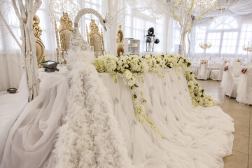 Elegant wedding table with peacock decor and beautiful floral arrangements for the newlyweds